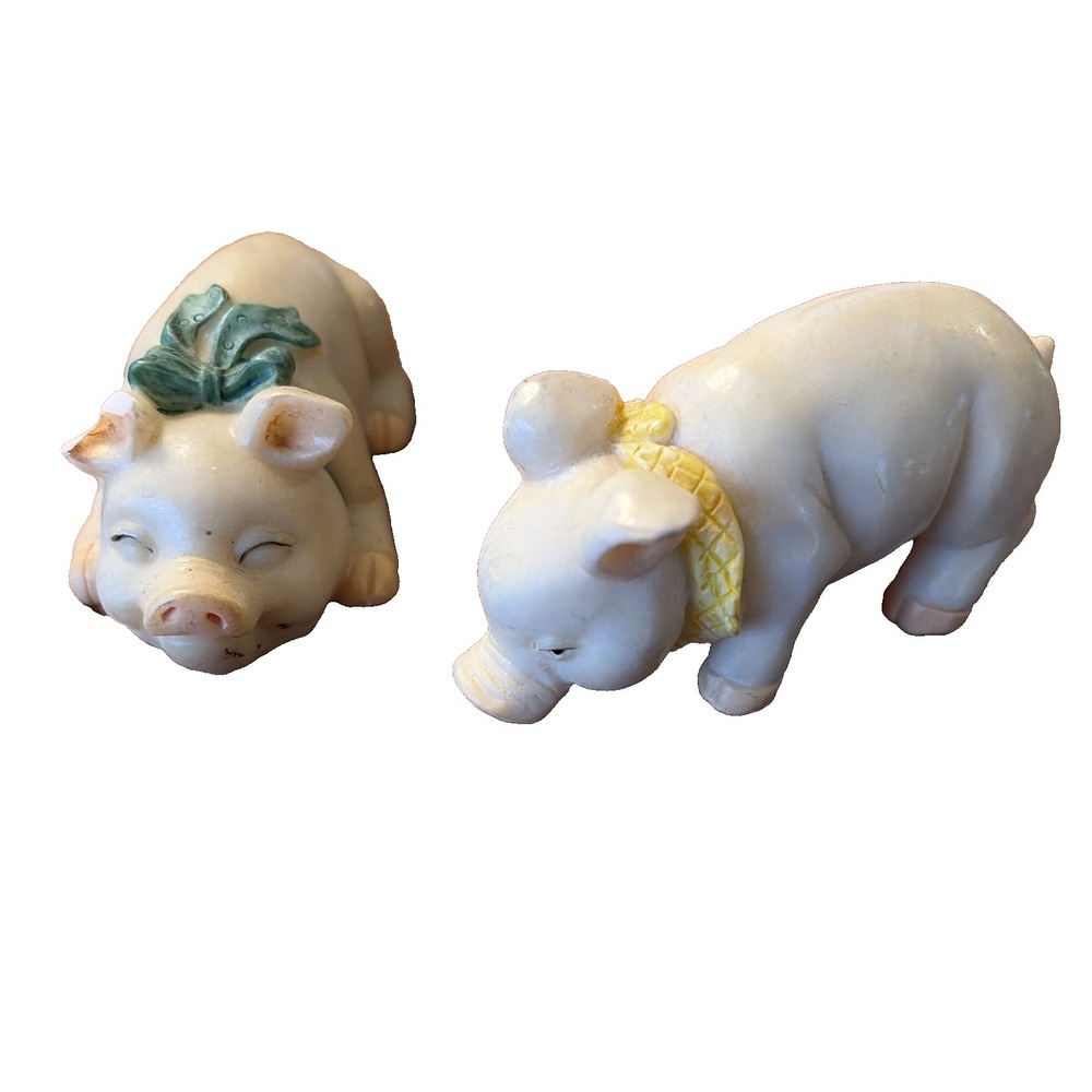 Vintage Resin Pig/Piggy/Piggies Figurines Adorable Set of‎ 2 Blue Ribbon Yellow